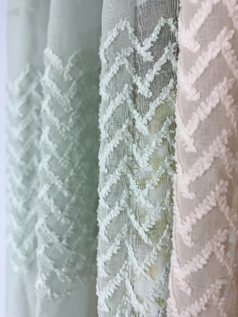 Komplet firan z geometrycznym haftem – 140x245 cm Komplet firan z geometrycznym haftem – 140x245 cm
